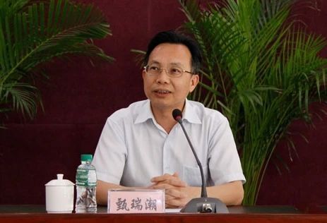 落实“六个有”要求，推动纪委工作高质量发展